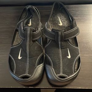 Nike Youth Water Sandal sz 1